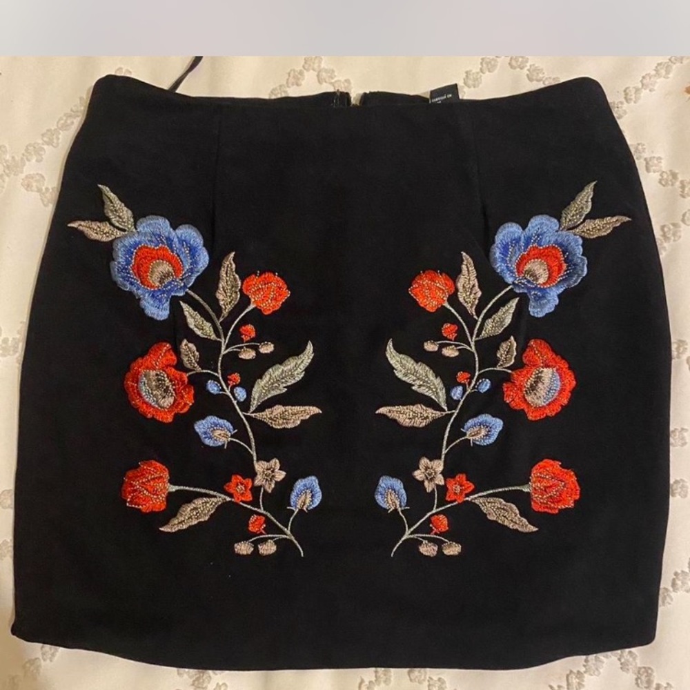 Black Embellished Mini Pencil Skirt for Night Out